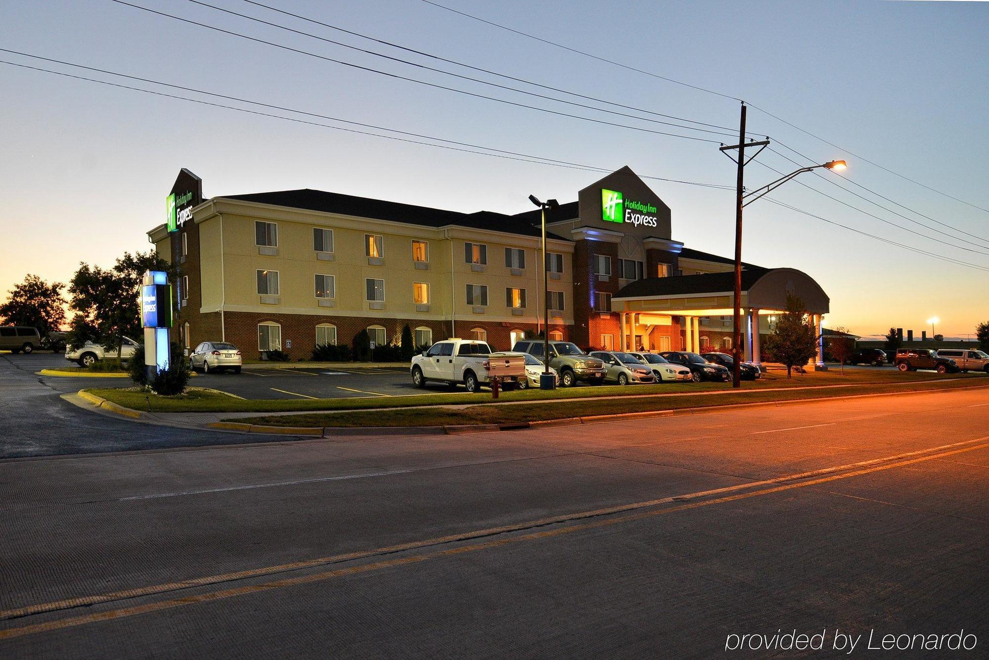 Holiday Inn Express Rochelle, An Ihg Hotel Exterior photo